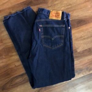Dark blue men’s Levi’s 514’s. New without tags